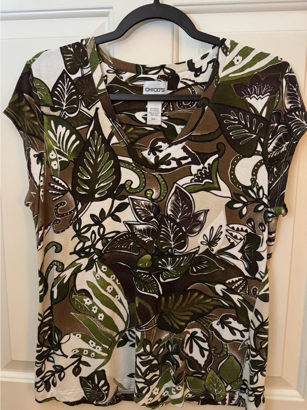 Chico's Top / Tee Botanical V-Neck
Chico’s Size -1 - Picture 5 of 8